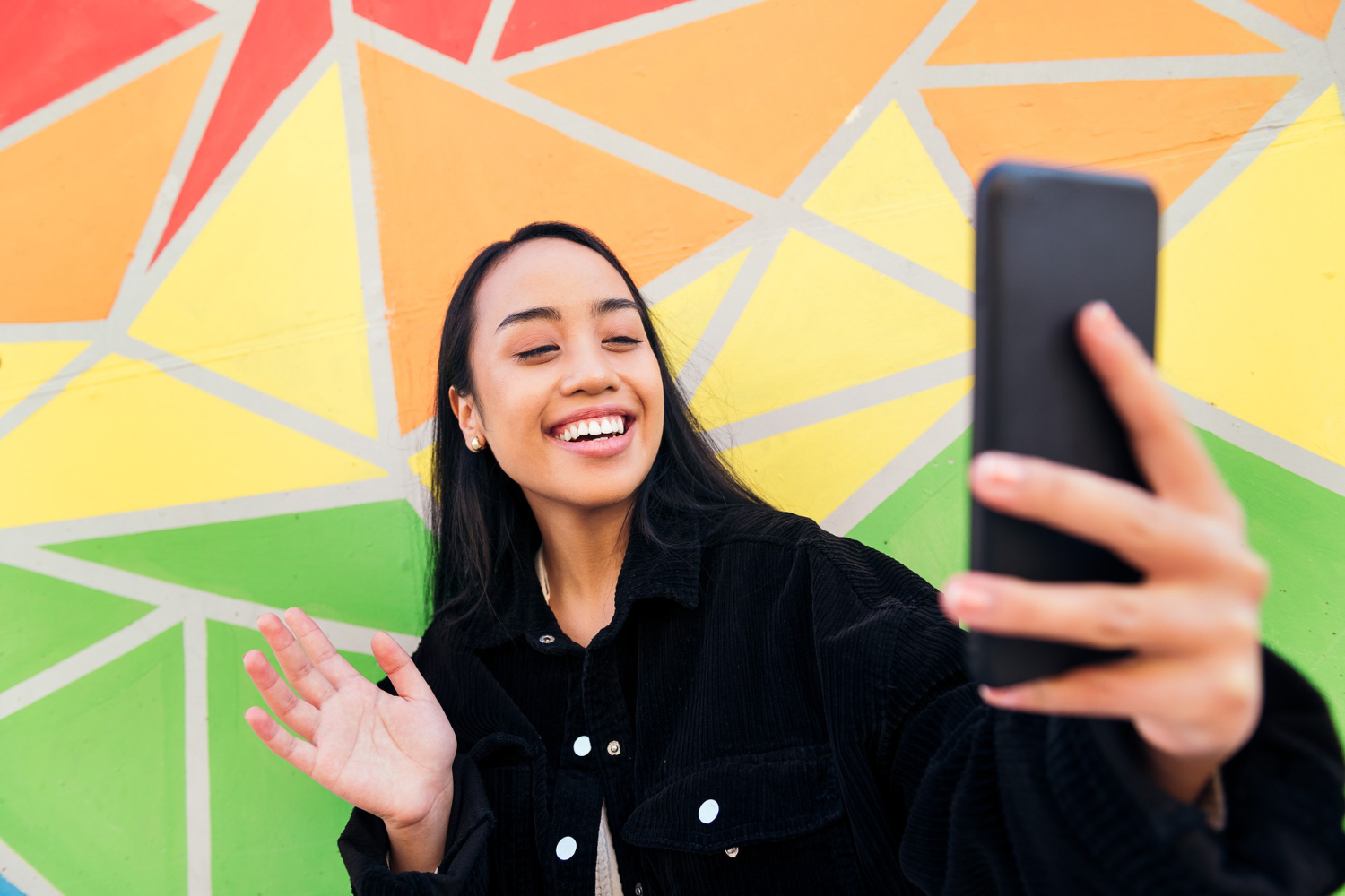 girl takes selfie